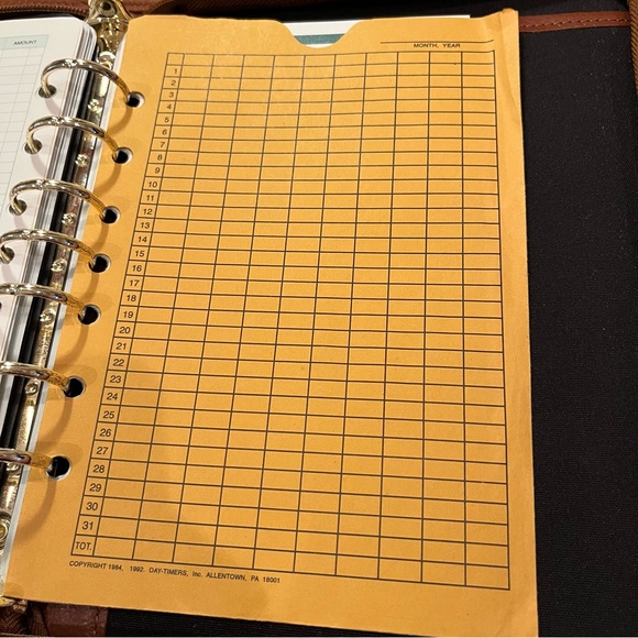 Day-Timer Vintage Green and Brown Leather Zipper Planner/Calendar - Picture 14 of 16
